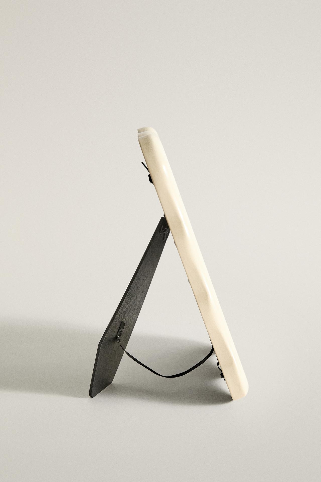 WAVY WOODEN PICTURE FRAME — White