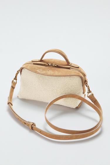 ELONGATED SHEARLING BAG - Beige by Zara