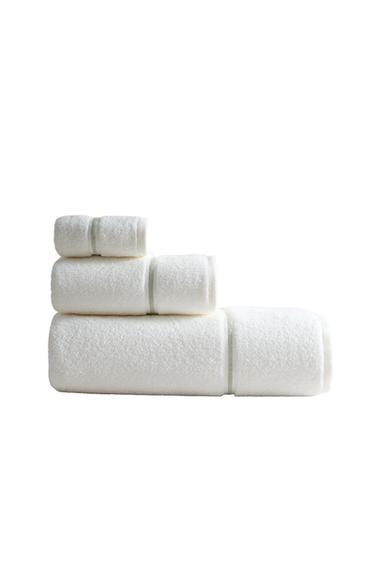 SCALLOPED BATH TOWEL - Light green by Zara