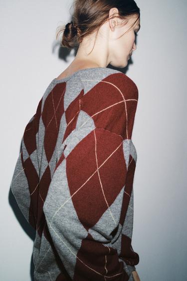 PULL 100 % LAINE À LOSANGES - Gris grenat de Zara - Image 4