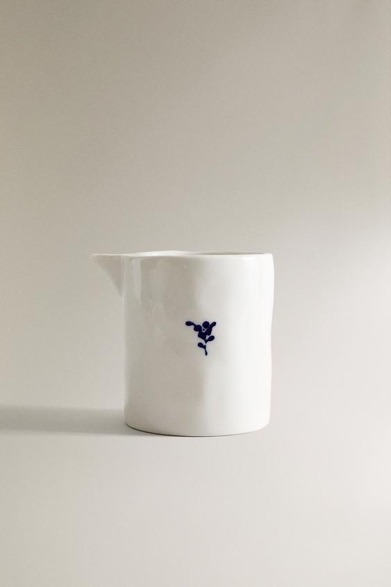 LEITEIRA DE PORCELANA FLORAL - Branco / Azul-marinho da Zara - Imagem 0