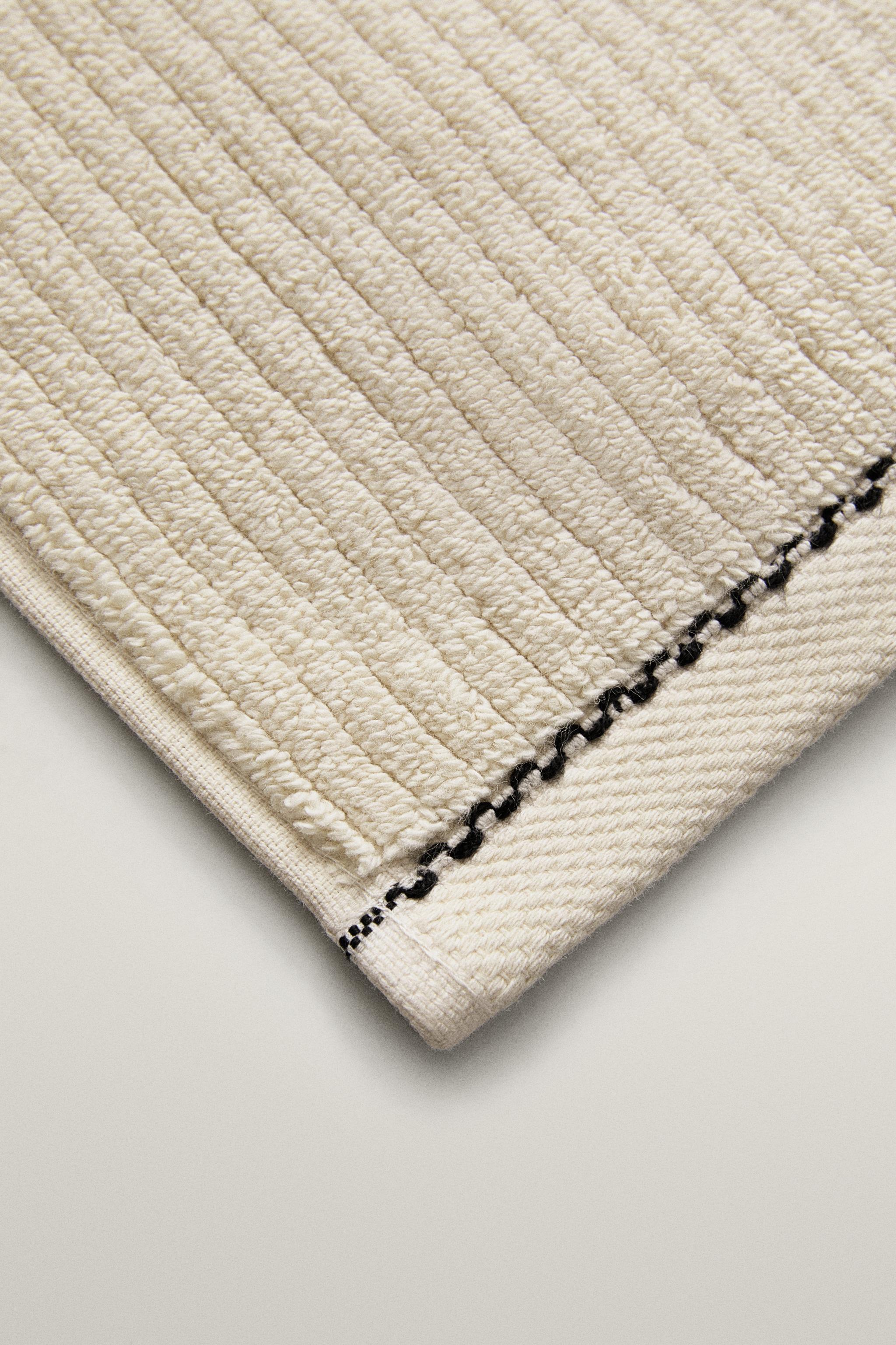 RIBBED TEXTURED BATH MAT
