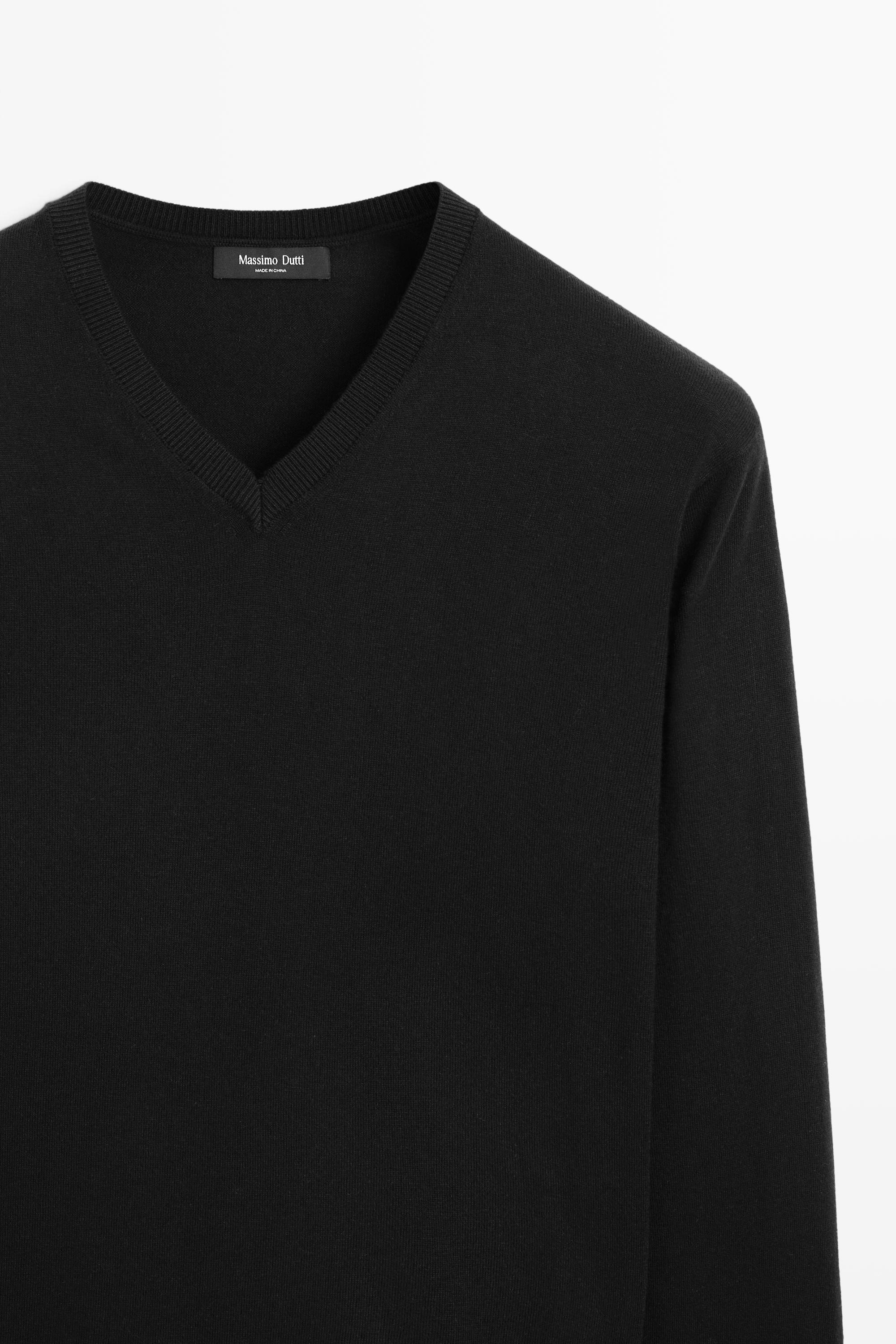 Cotton blend V-neck knit sweater