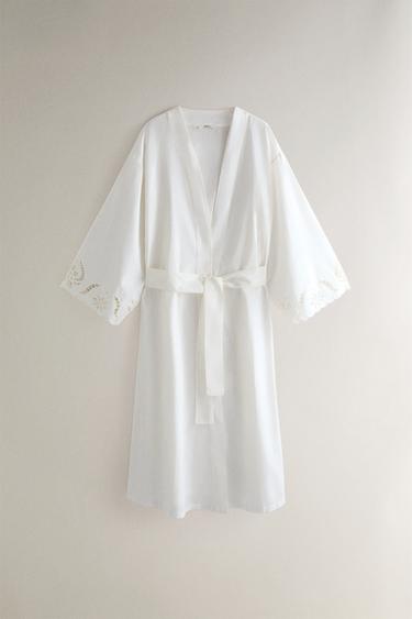 ROBE DE CHAMBRE EN COTON BRODÉE - Blanc cassé de Zara