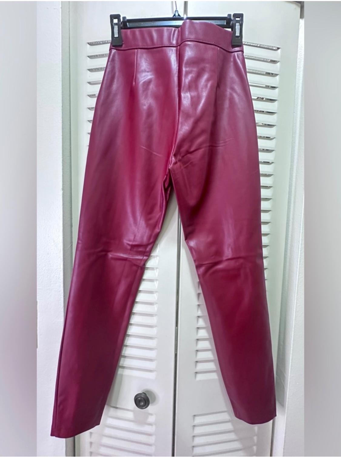 FAUX RED LEATHER LEGGINGS. ZIPPER HIDDEN. - Image 3