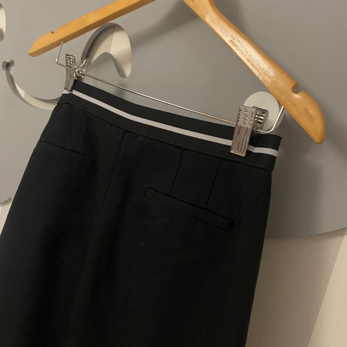 PANTALÓN RECTO NEGRO M CON CINTURILLA RAYA - Image 3