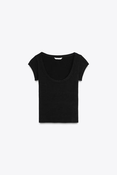 CAMISETA ESCOTE REDONDO - Negro de Zara