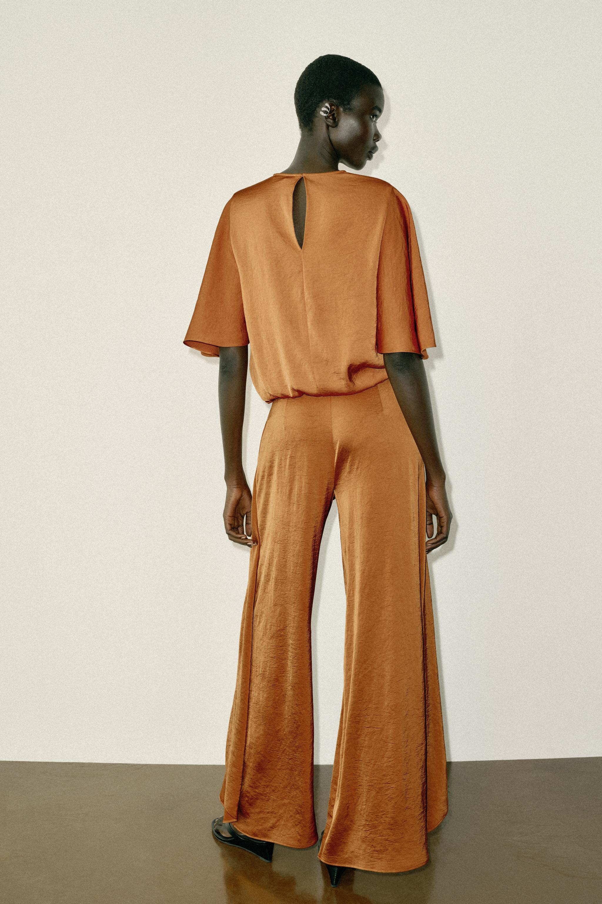 FLUID RUFFLE SLEEVE BLOUSE