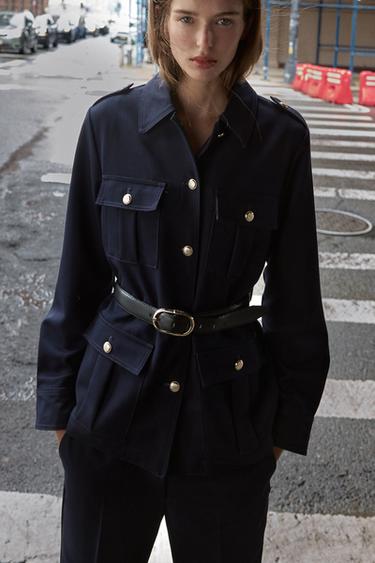 جاكيت بحزام وجيوب رقعة - بحري by Zara