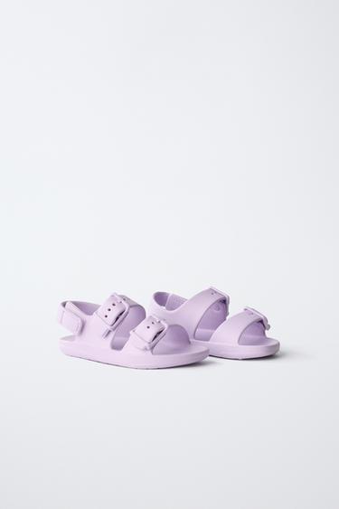 SANDALES EN CAOUTCHOUC À BOUCLES - Violet mauve de Zara - Image 1