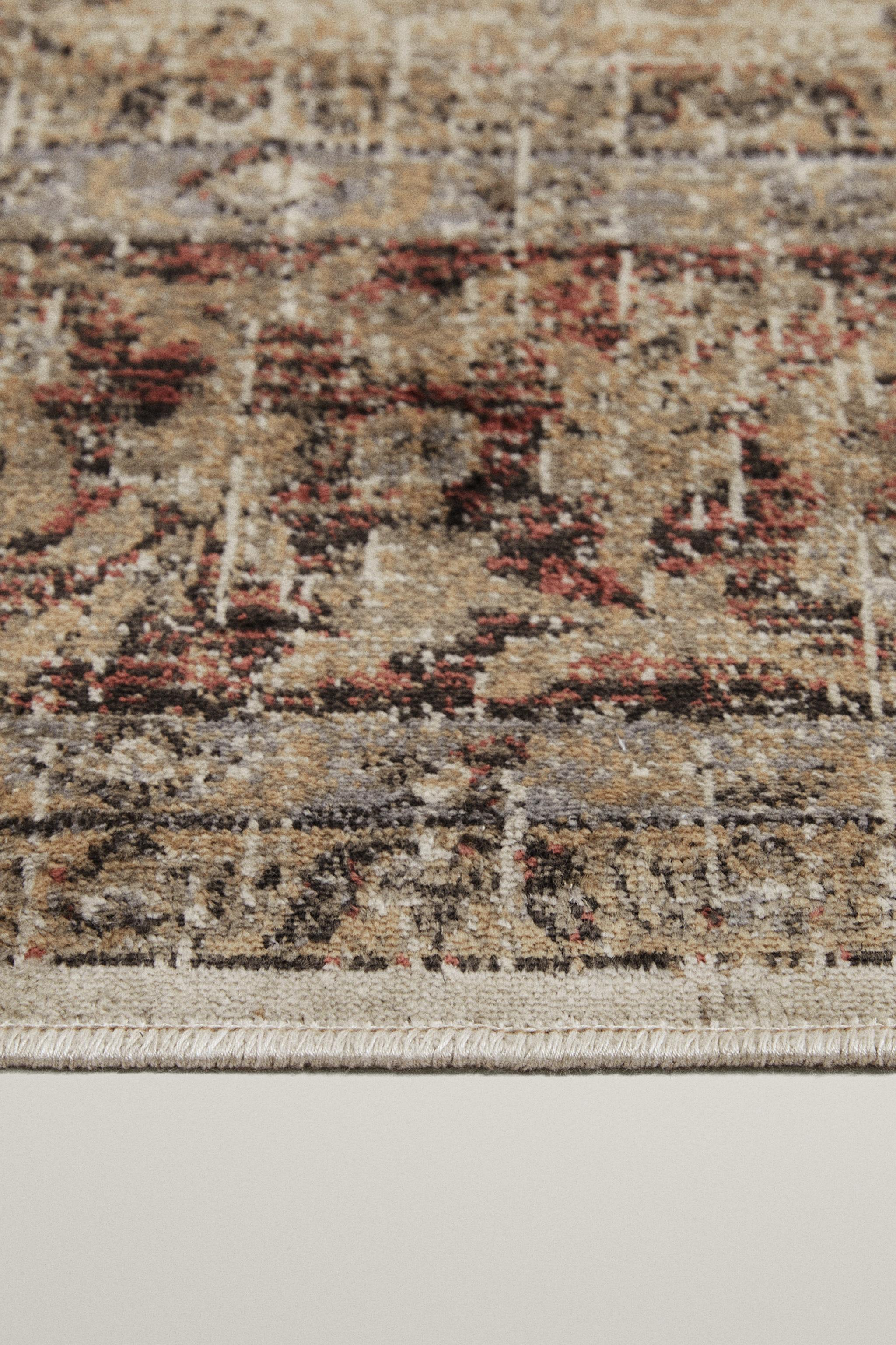 RECTANGULAR VINTAGE-EFFECT RUG - Gray | ZARA United States