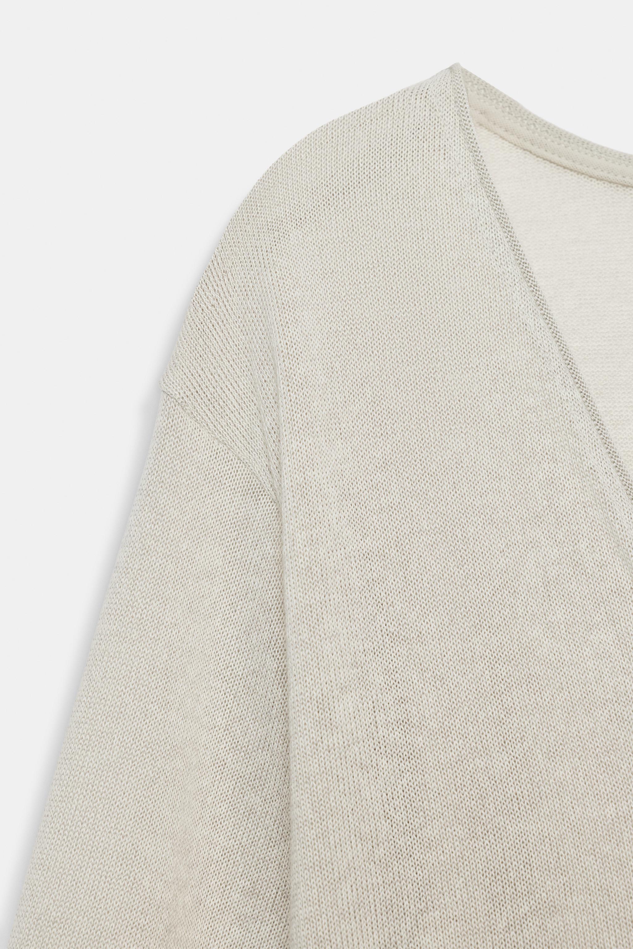 TEXTURED V-NECK T-SHIRT