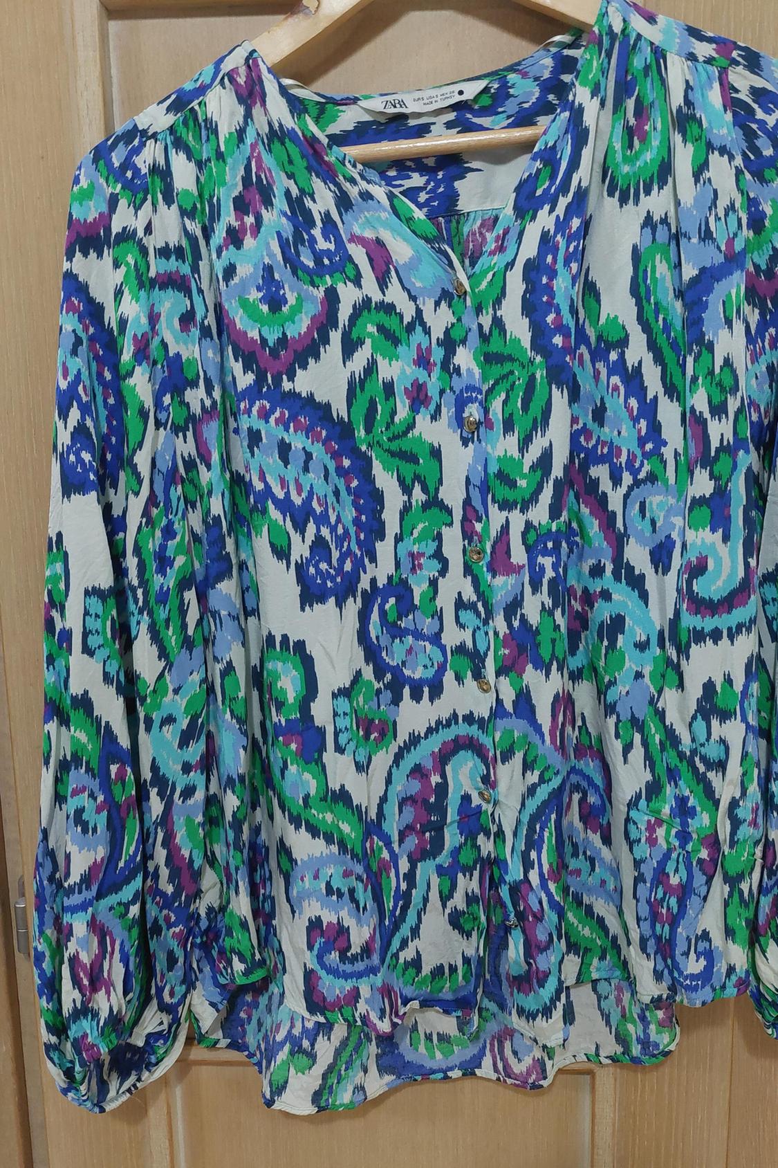 PRINTED BLOUSE WITH GATHERED DETAILS