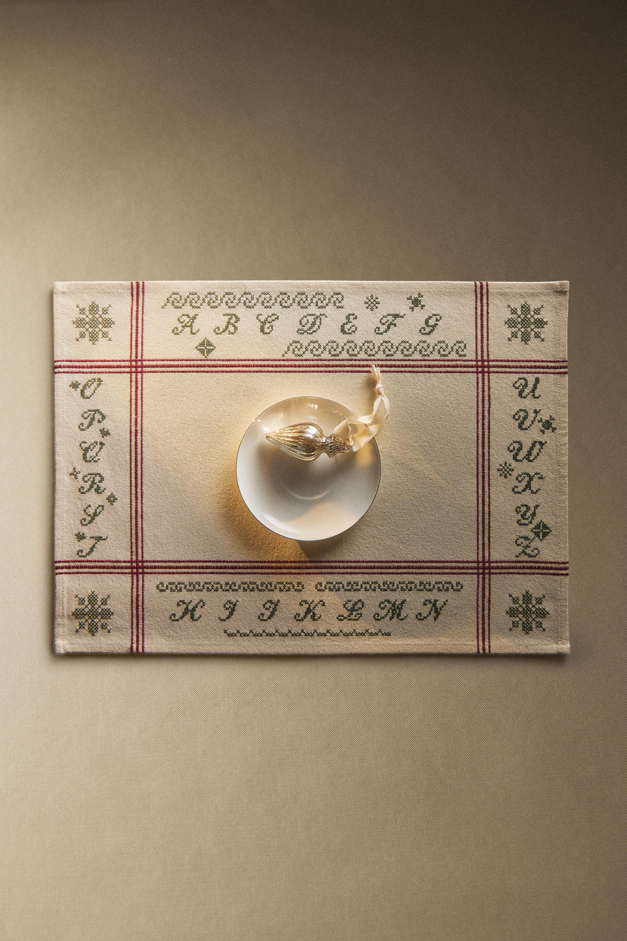 CHRISTMAS COTTON PLACEMAT WITH EMBROIDERED LETTERS