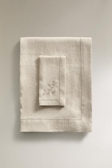 FLORAL EMBROIDERED LINEN TABLECLOTH - Bluish by Zara