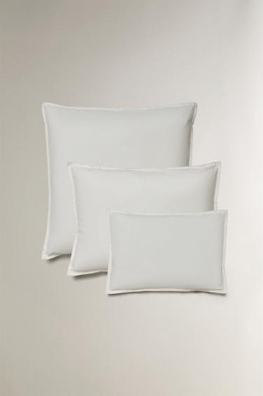 KIDS’ MICROFIBRE CUSHION INSERT - Oyster-white by Zara