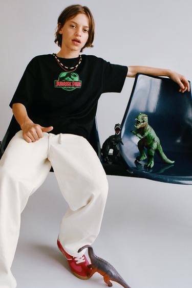 CAMISETA RELIEVE JURASSIC PARK © - Negro de Zara