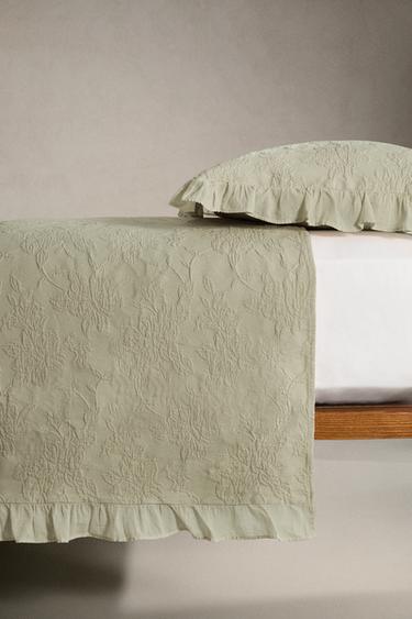 JACQUARD BEDSPREAD WITH RUFFLE TRIM - Green by Zara - Image 2