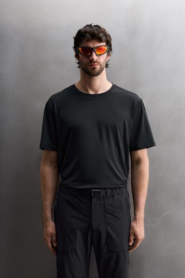 BASIC TECHNICAL T-SHIRT - Black by Zara