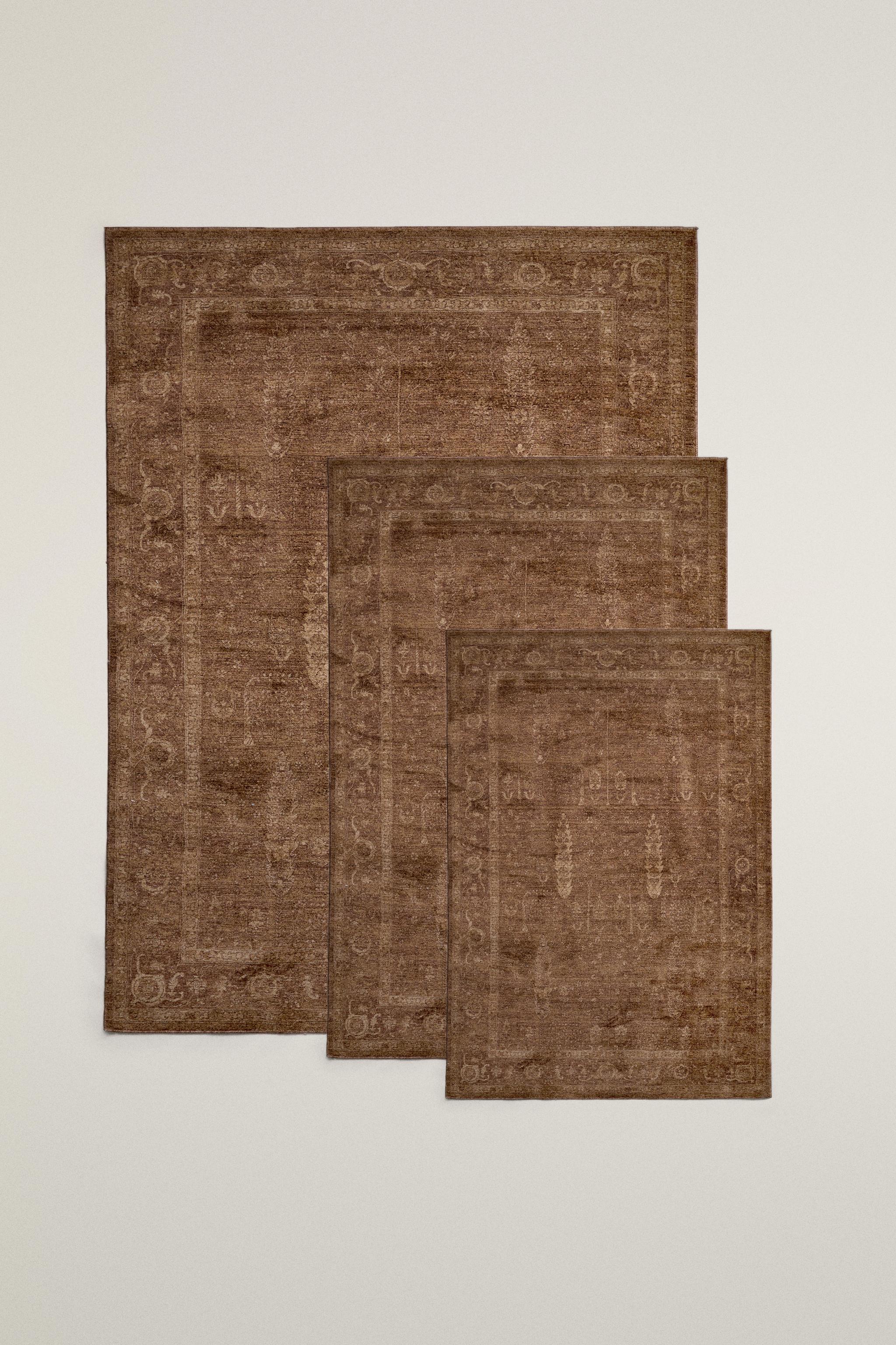 VINTAGE-EFFECT AREA RUG