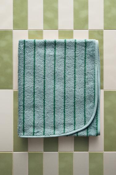 Zara CHILDREN’S STRIPED VELOUR BATH TOWEL - Blue