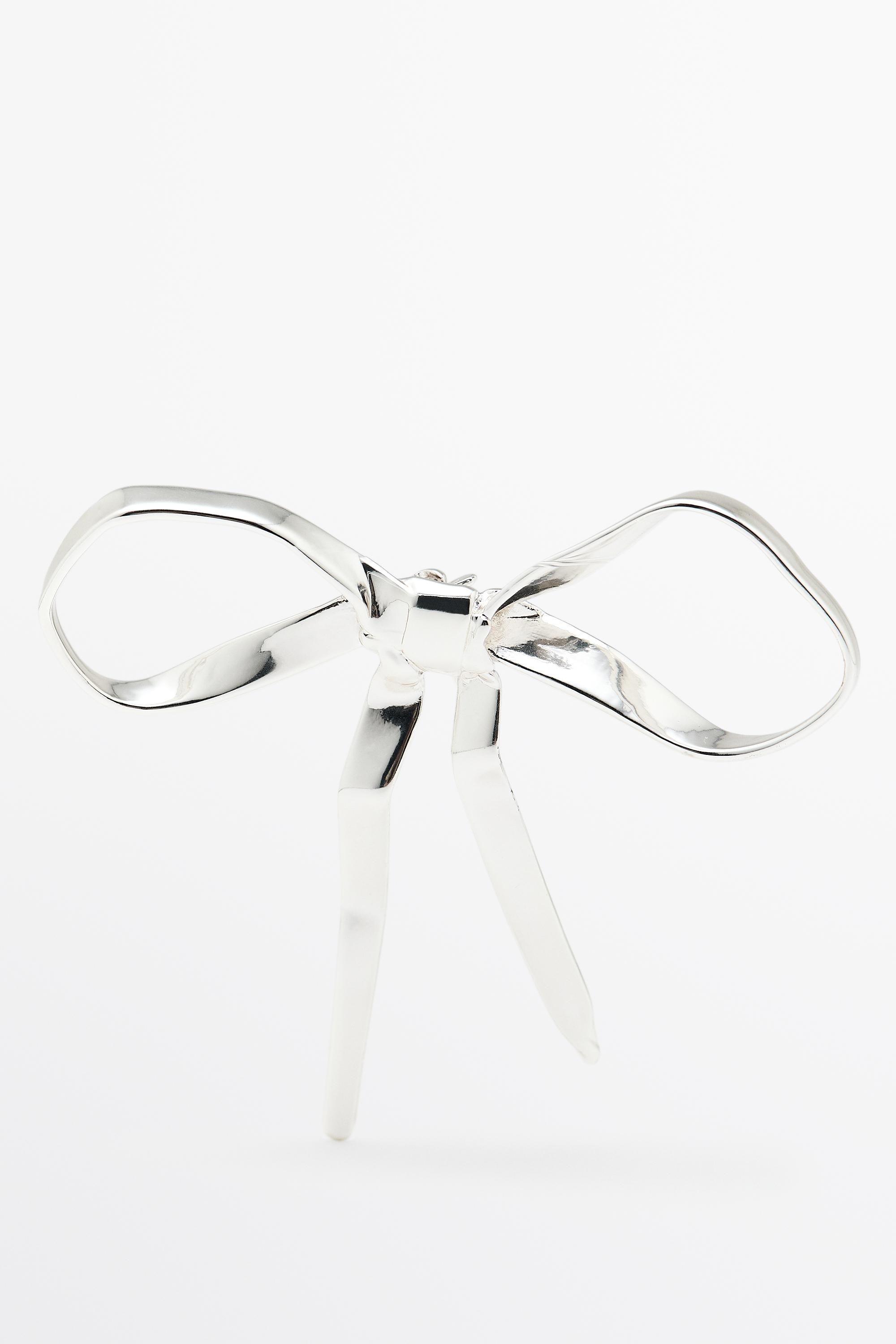 Bow brooch