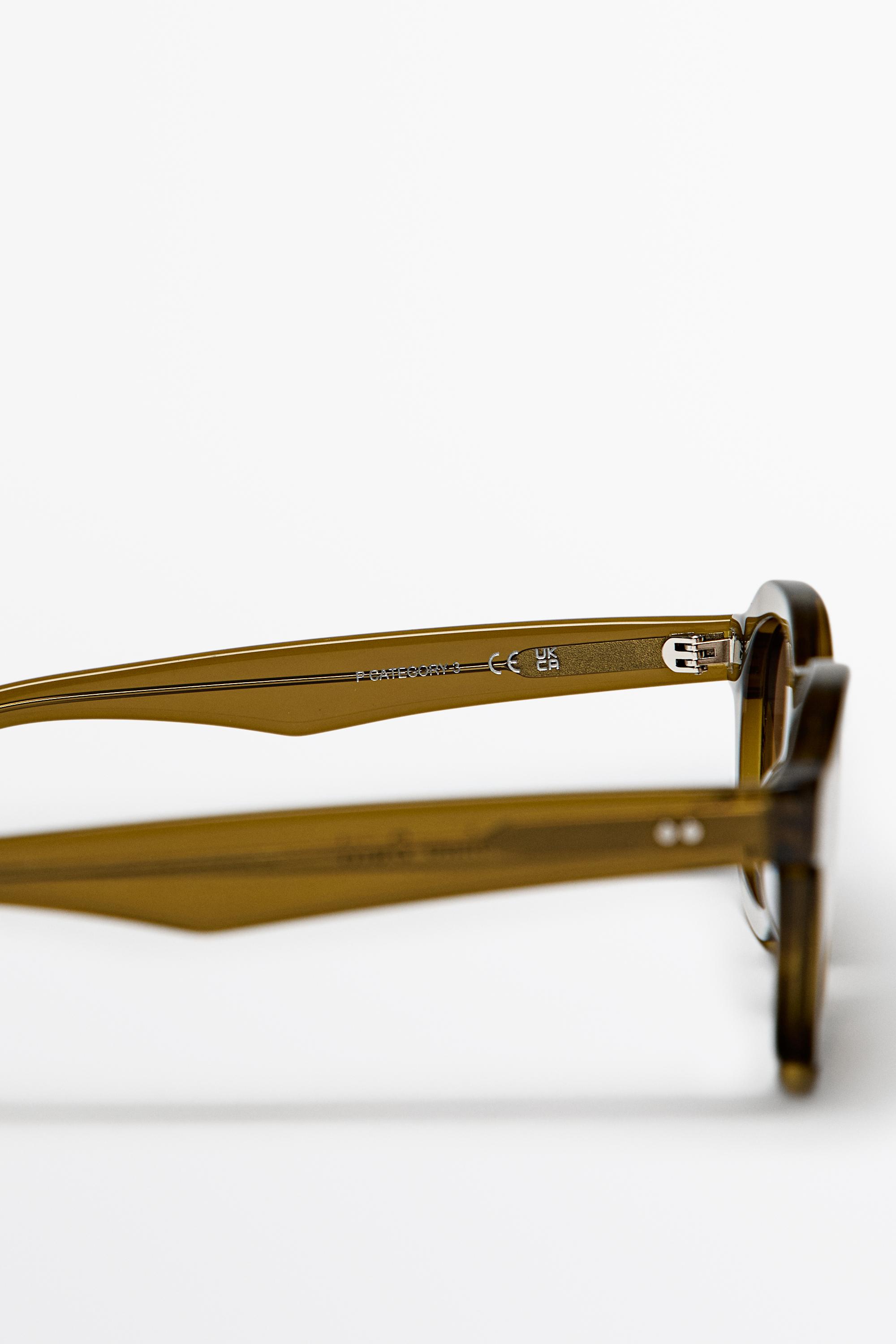 Round sunglasses