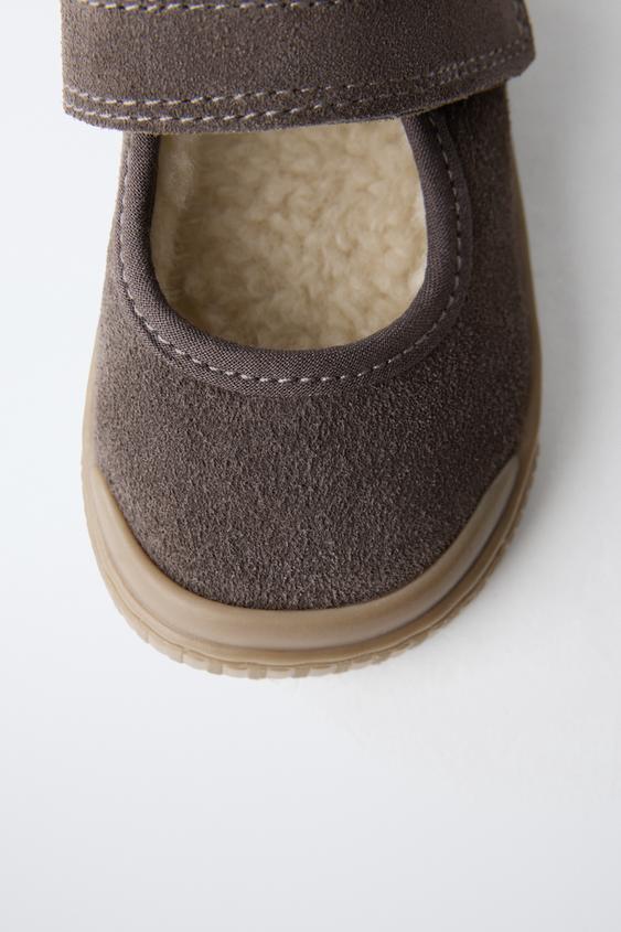 TENNIS OU BASKET BAREFOOT EN CUIR - Chocolat de Zara - Image 4
