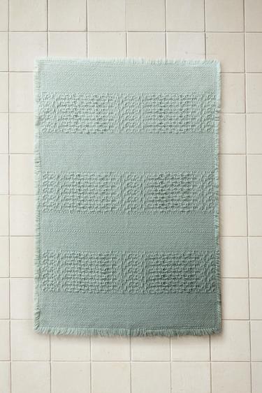 BATH MAT WITH FRAYED EDGES - أخضر مموه الخاص بـ Zara