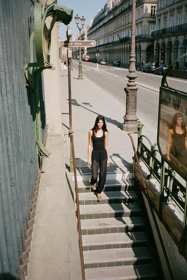 ドット柄バルーンパンツブラックZaraのドット柄バルーンパンツ - ブラック