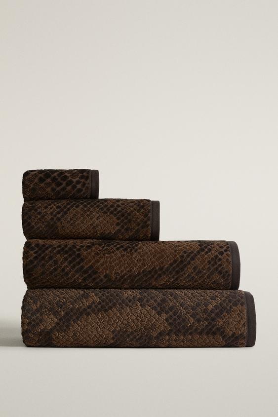 ANIMAL PRINT VELOUR BATH TOWEL - Brown by Zara - Image 0