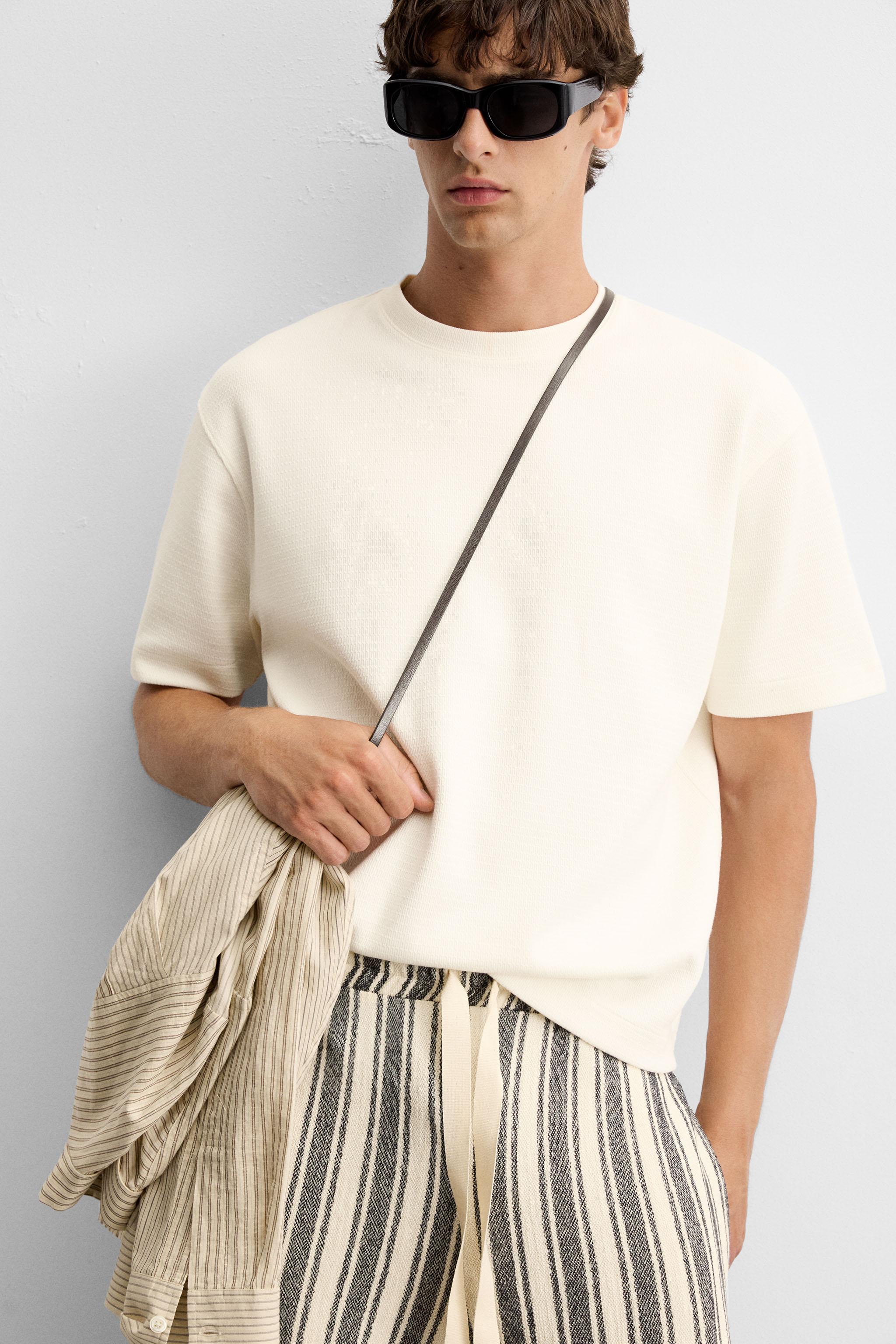 TEXTURED SWEATSHIRT