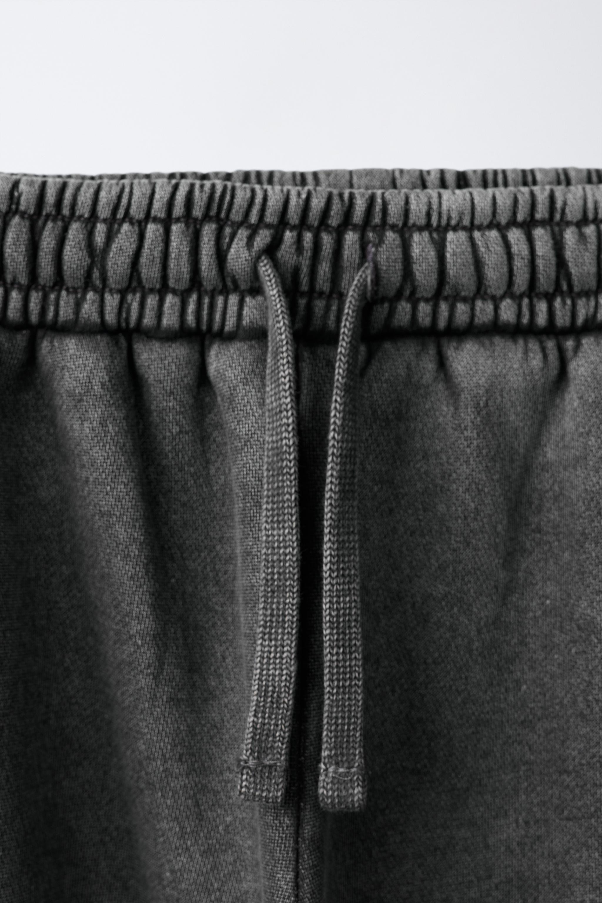 PANTALON JOGGER EFFET DÉLAVÉ DÉCOR STRASS
