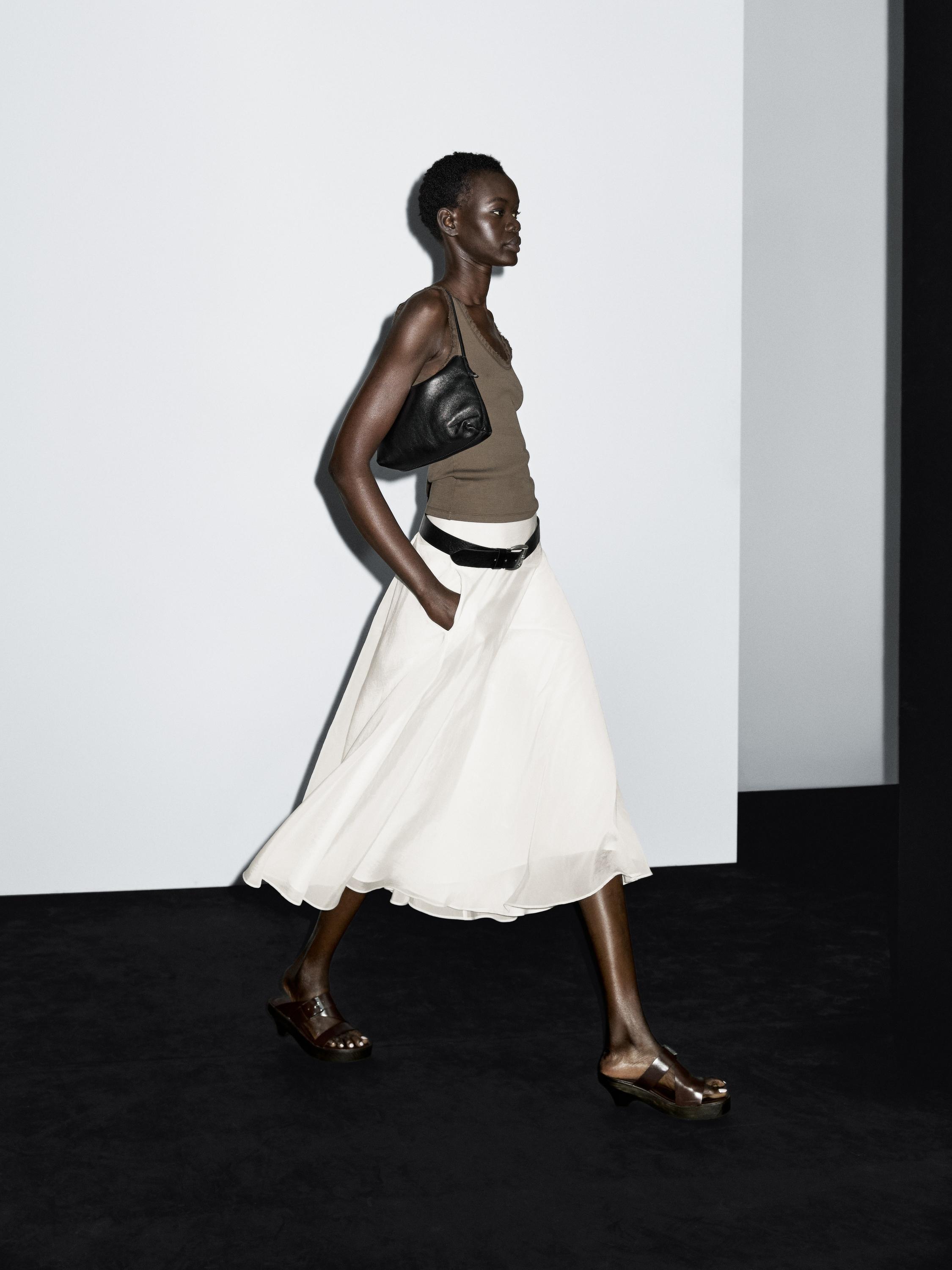Jupe midi ample en maille côtelée