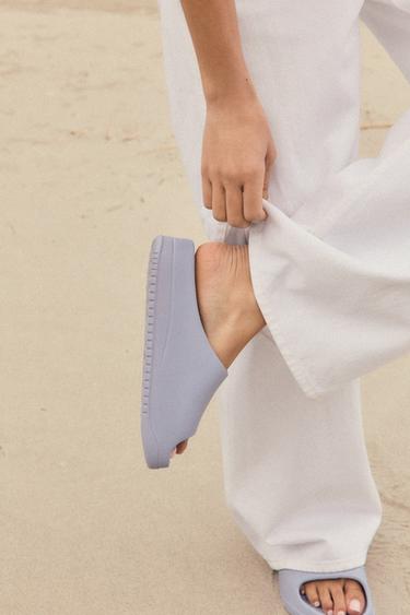 SANDÀLIES FLATFORM - Violeta Malva de Zara