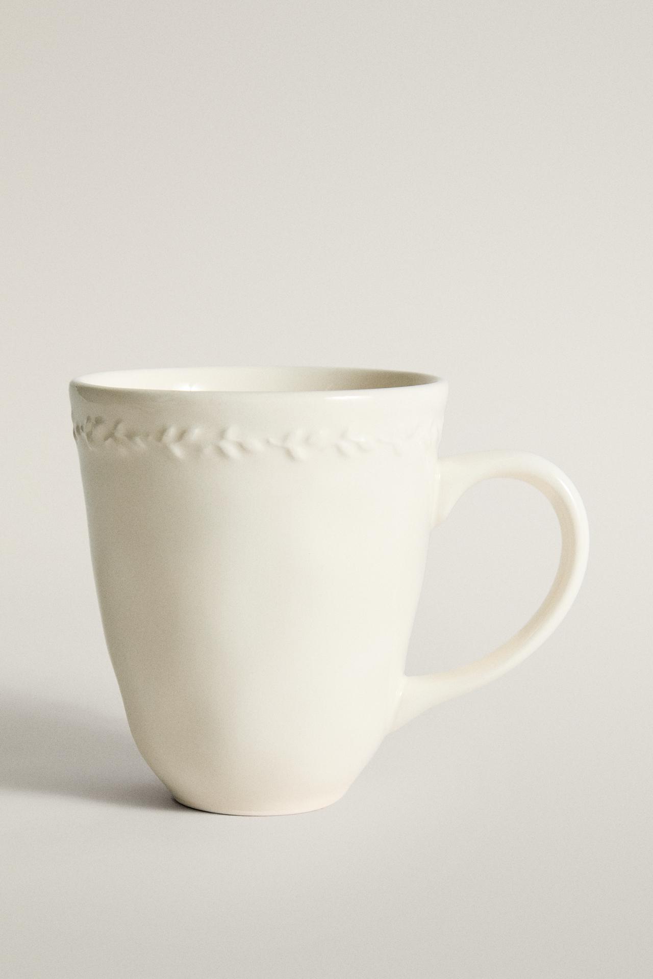 EARTHENWARE MUG WITH RAISED EDGE — Cream