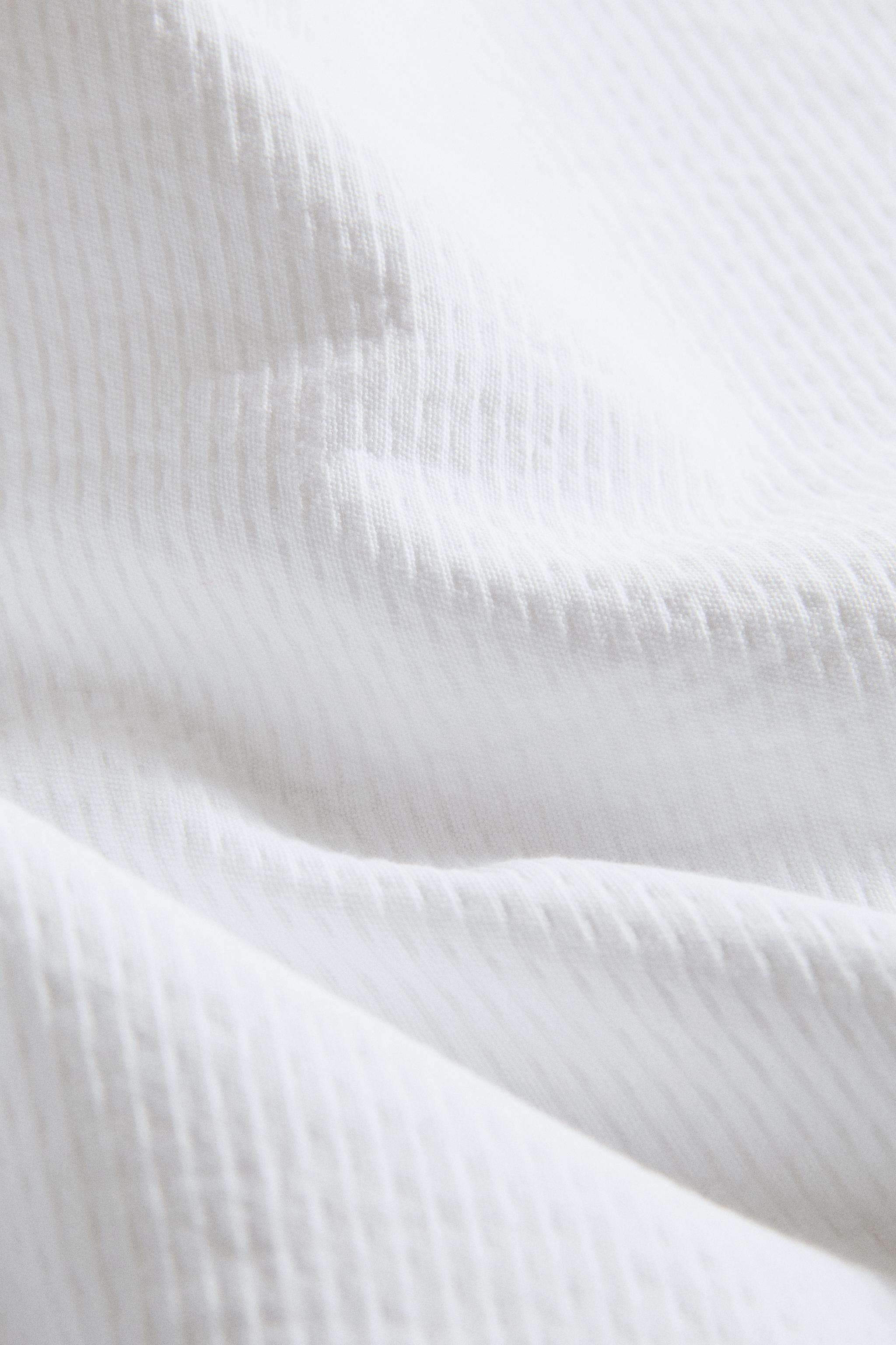 STRIPED TEXTURED BEDSPREAD