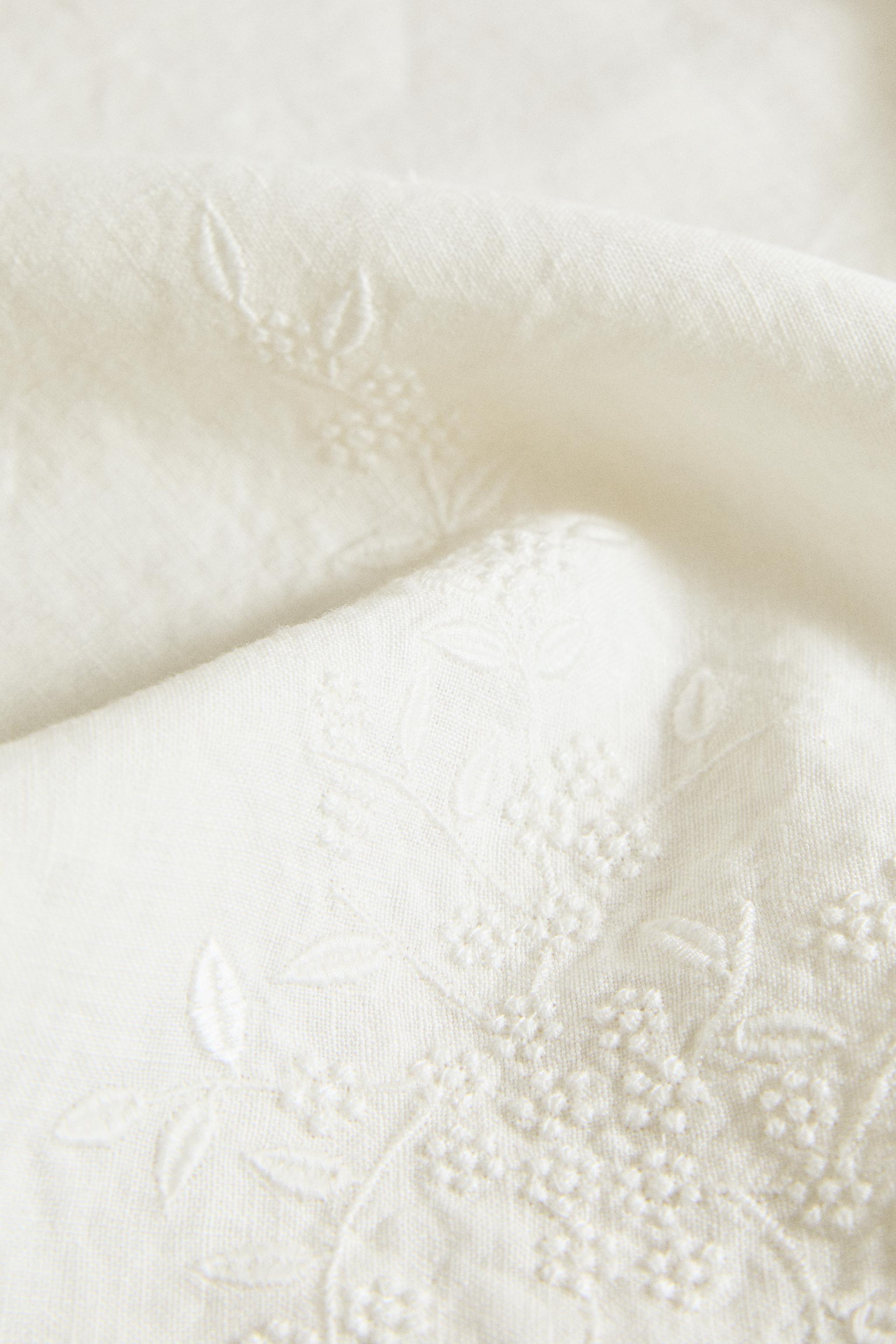 EMBROIDERED LINEN TOWEL