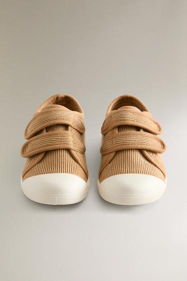 TENNIS ENFANT À BRIDES EN TISSU - Jaune moutarde. de Zara - Image 2
