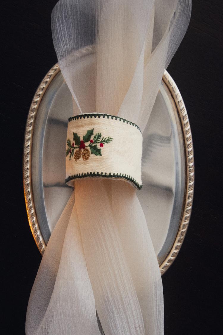 SET OF COTTON CHRISTMAS NAPKIN HOLDERS (SET OF 4) — Ecru