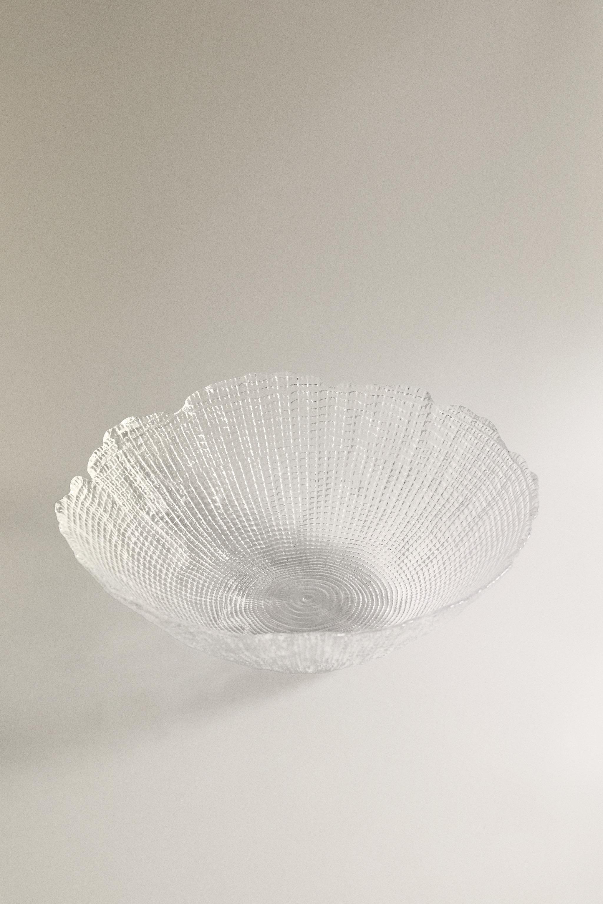 GLASS SALAD BOWL WITH RAISED DETAIL — Transparent