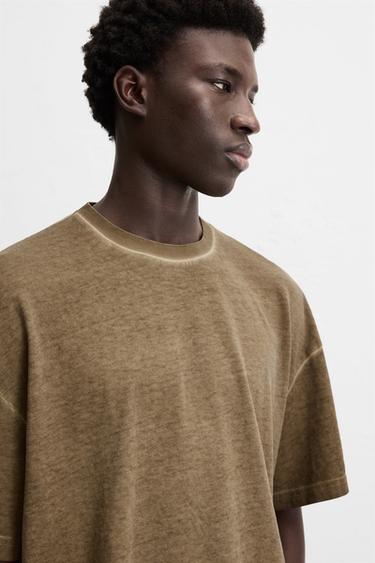 CAMISETA LAVADA - Marrón de Zara