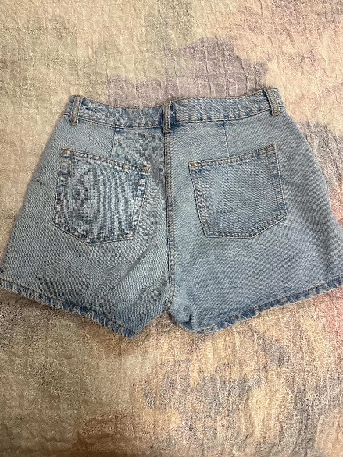 DENIM SKORT WITH BUTTONS - Image 4