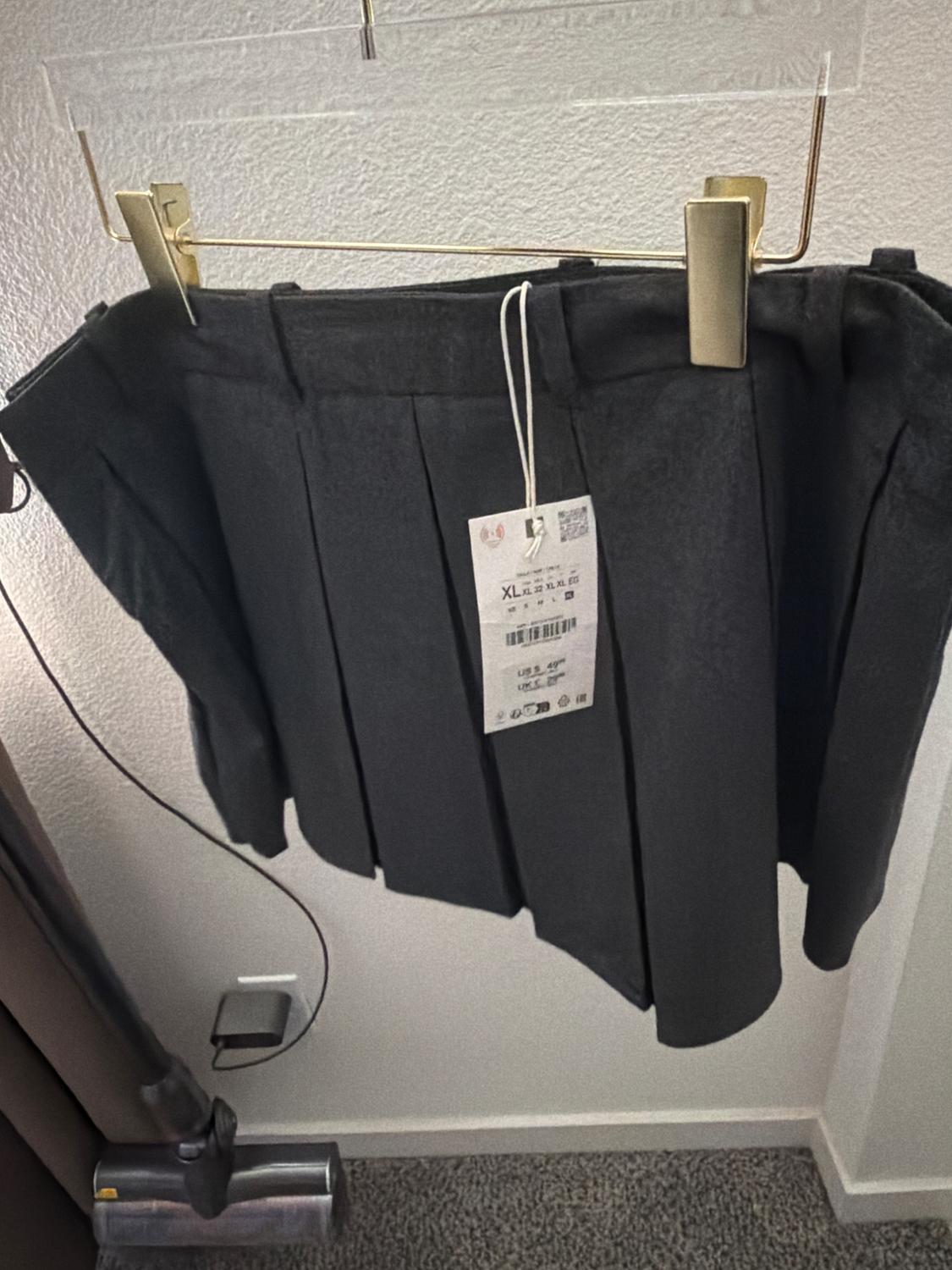 PLEATED SKORT WITH BELT - Image 3