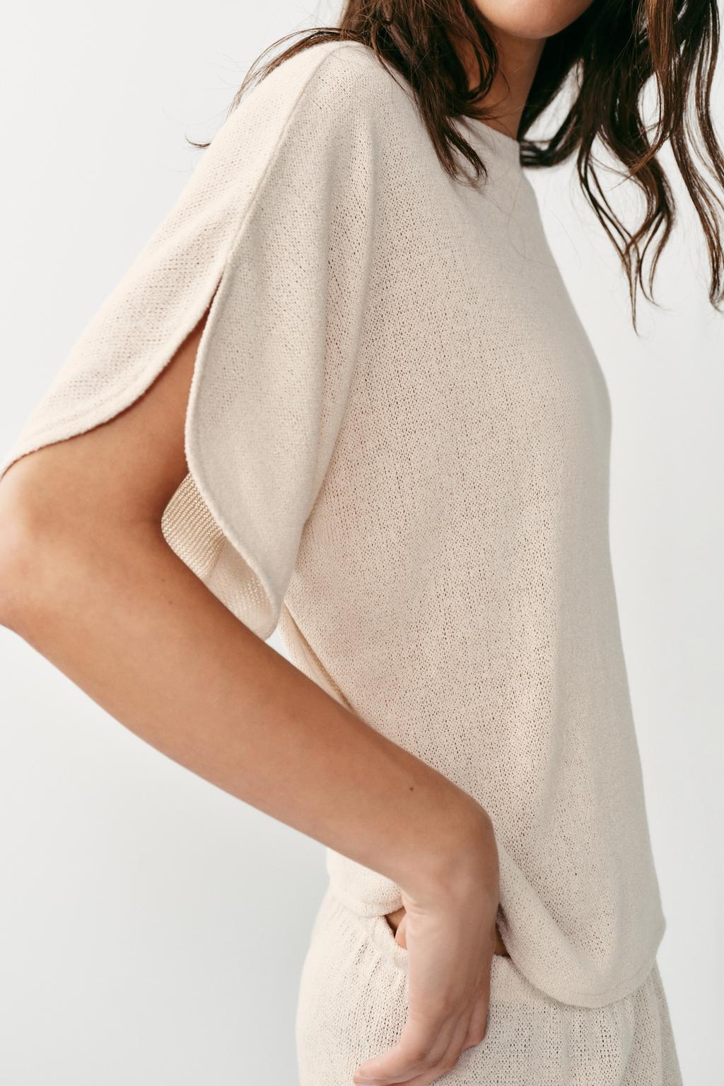 RUSTIC CAPE SLEEVE TOP