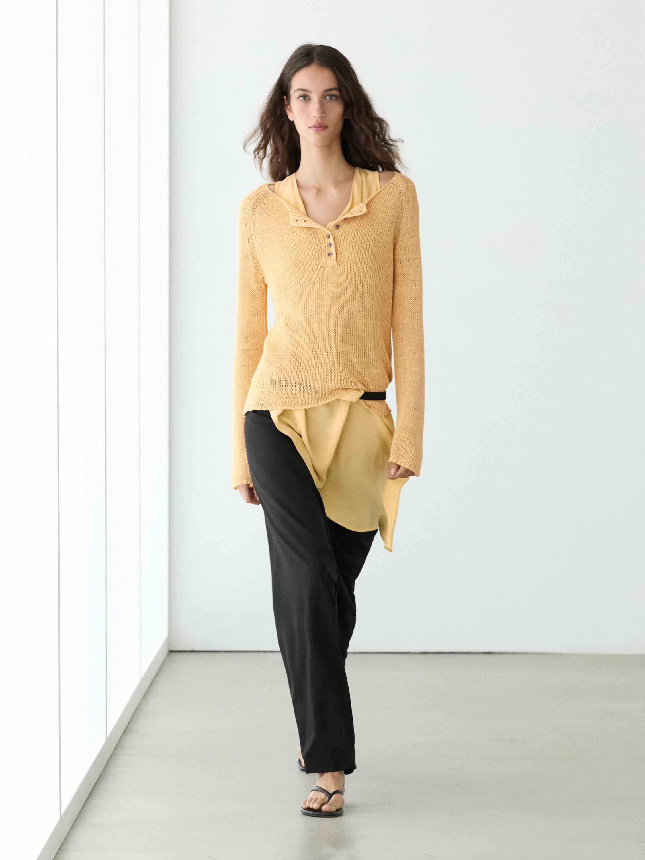 Pull en maille 100 % lin avec détail au col