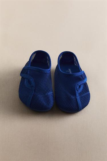 ESCARPÍN INFANTIL REJILLA - Azul de Zara