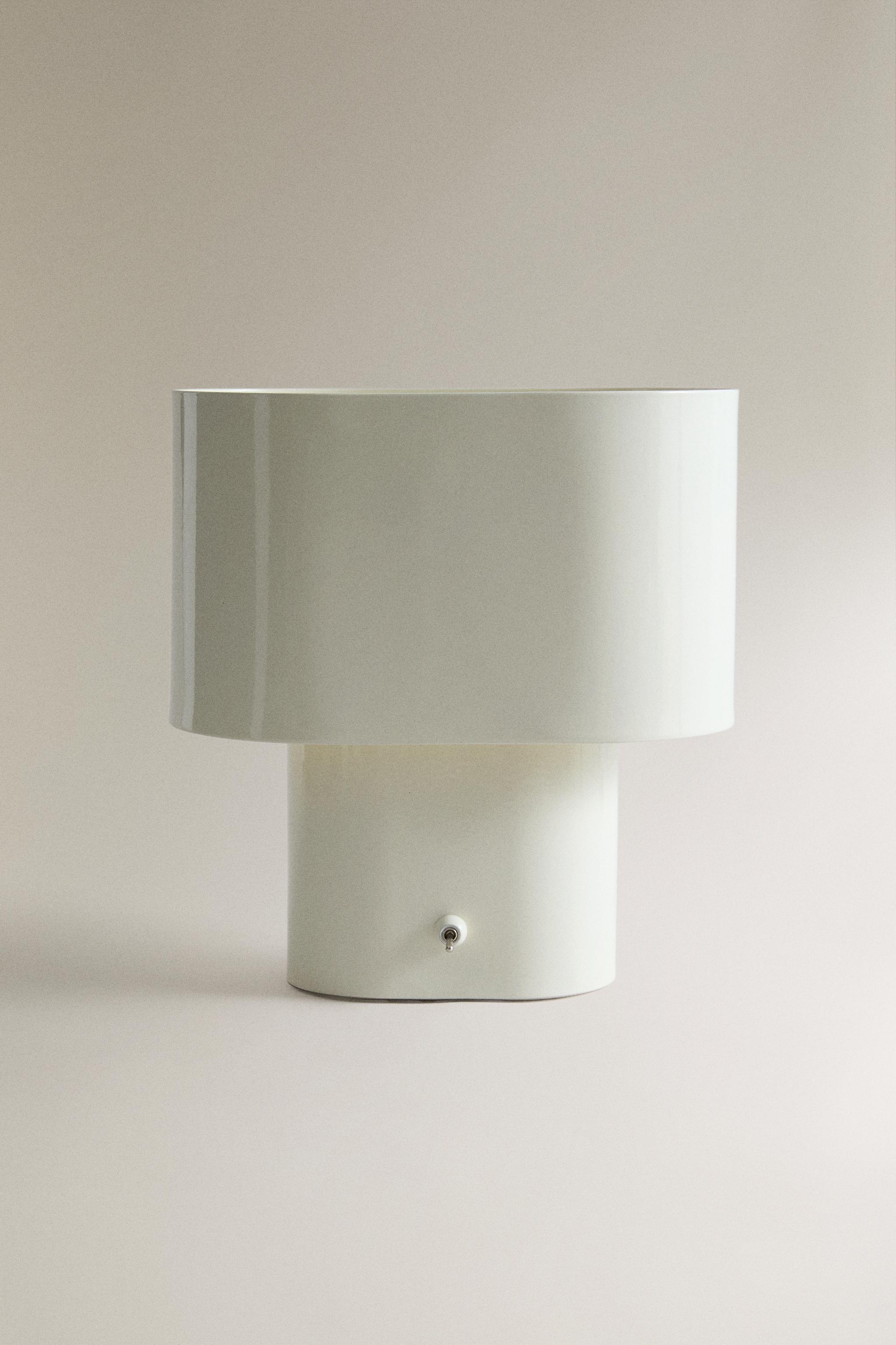 CORDLESS IRON TABLE LAMP