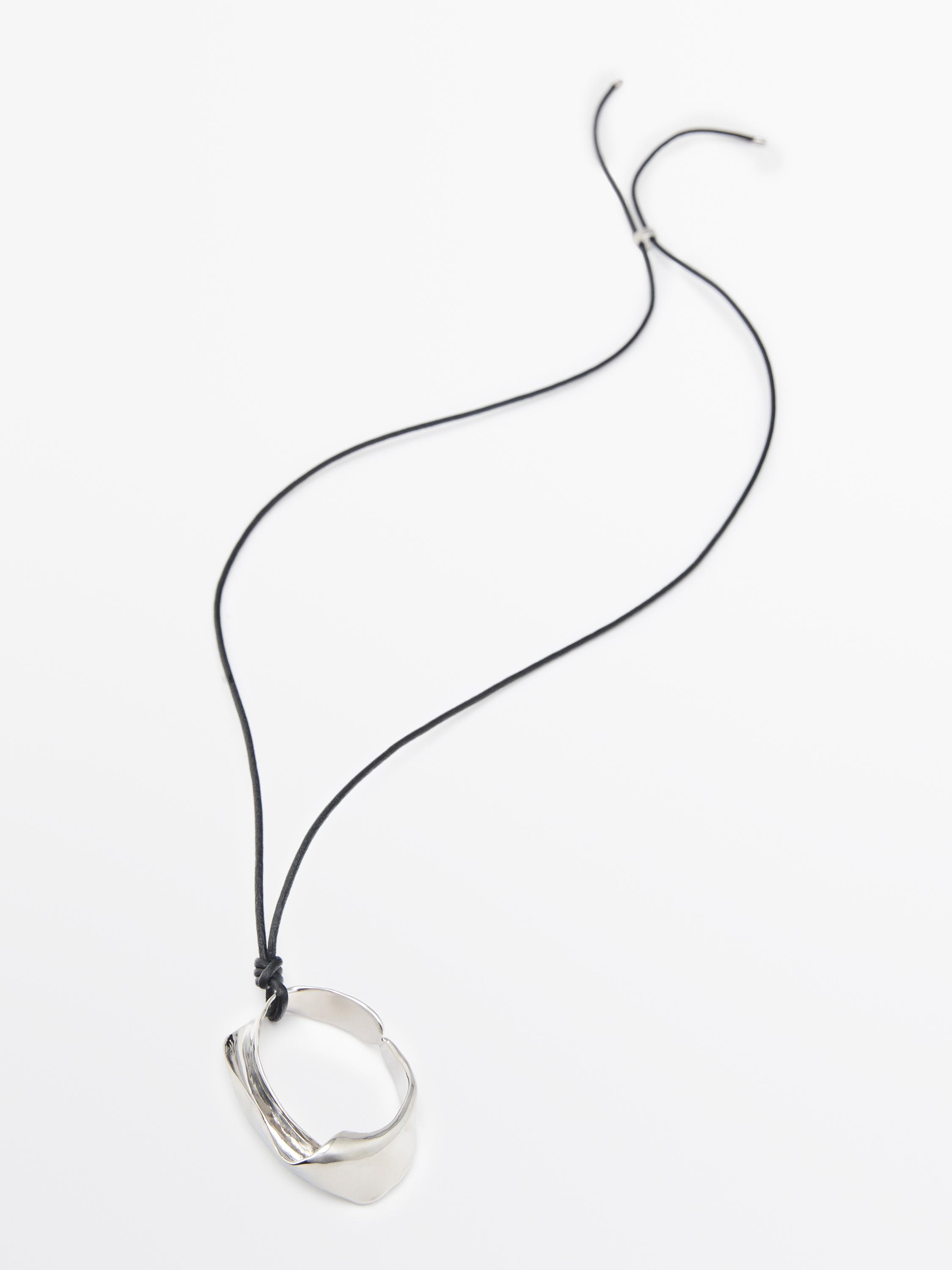 Collier pendentif irrégulier cordon cuir