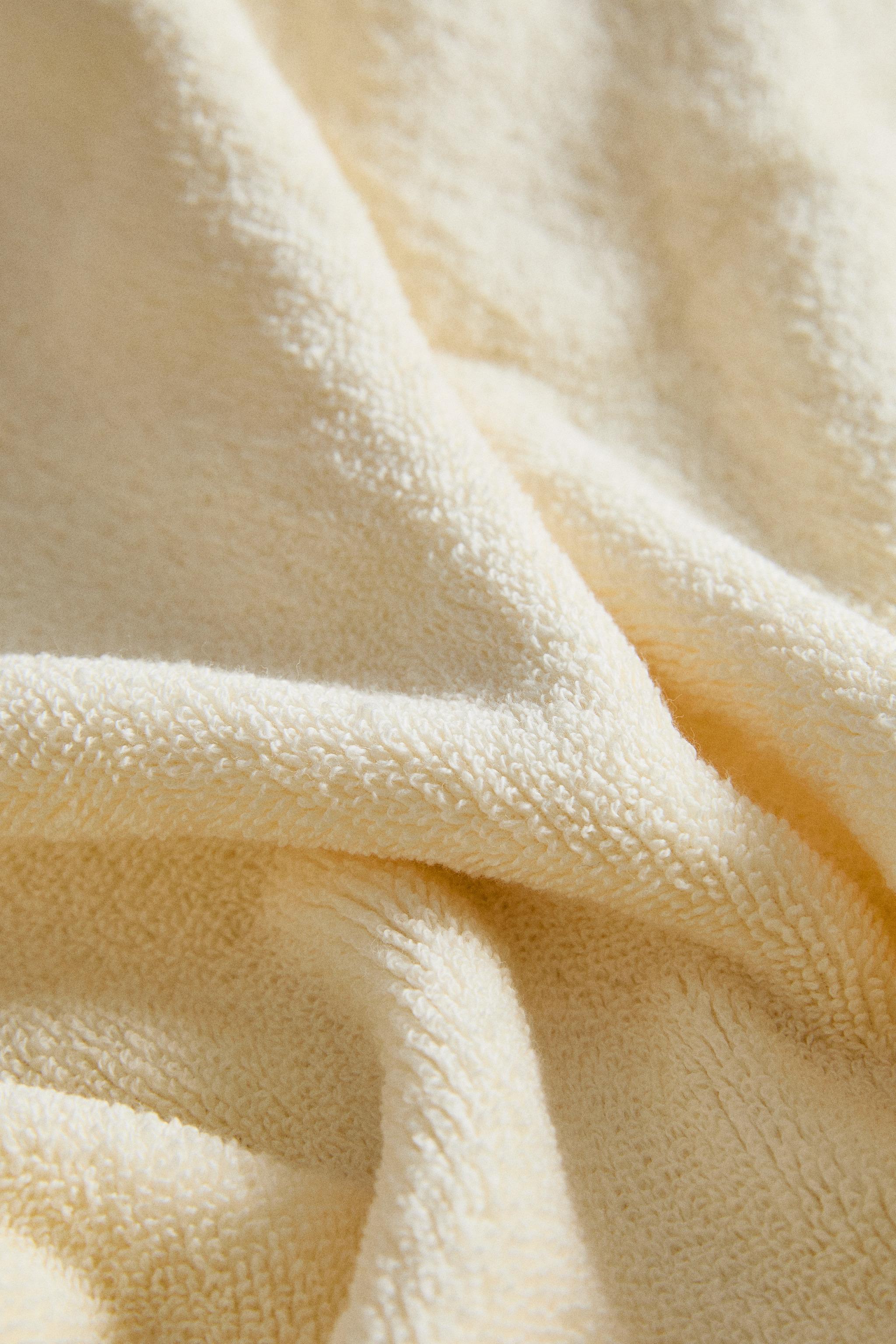 BATH TOWEL WITH TRIM DETAIL
